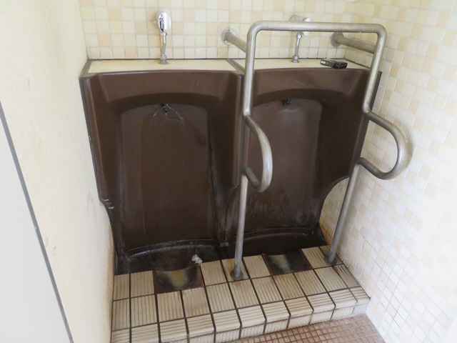 【画像】この糞みたいなトイレを考えたやつ、ガチで正気じゃないだろ... | 【画像】この糞みたいなトイレを考えたやつ、ガチで正気じゃないだろ... | 【画像】この糞みたいなトイレを考えたやつ、ガチで正気じゃないだろ... | 【画像】この糞みたいなトイレを考えたやつ、ガチで正気じゃないだろ... | やっちまった速報(画像15234005327811_4)