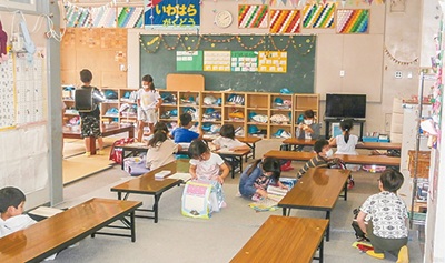 【悲報】今時の小学生、朝7時に登校→夜の19時まで学童に預けられる生活を6年間していた… | やっちまった速報(画像25100619371278_1) 【悲報】今時の小学生、朝7時に登校→夜の19時まで学童に預けられる生活を6年間していた… | やっちまった速報(画像25100619371278_1)