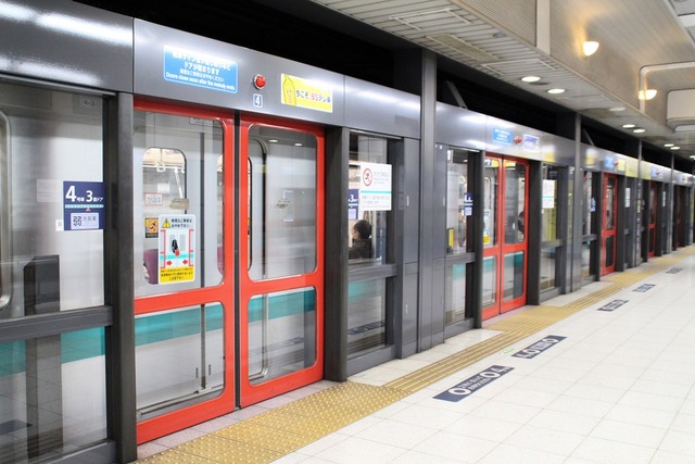 JR「ホームドア…？うーん、全駅設置はね…」←これなに？ | JR「ホームドア…？うーん、全駅設置はね…」←これなに？ | JR「ホームドア…？うーん、全駅設置はね…」←これなに？ | やっちまった速報(画像03035300357540_3)