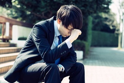 【悲報】「座ったまま接客」お客様の15.7%が失礼だと思っていた…😱
 | やっちまった速報(ピックアップ6)