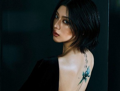 【画像】三吉彩花の美しい肌とタトゥーのバックリ背中がこちらｗｗｗｗｗｗ | やっちまった速報(画像21073507723927_1)