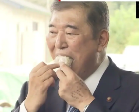 【動画】電車内でチ●ポを出した男、フルボッコにされてしまうｗｗｗｗｗｗ
 | やっちまった速報(最新記事18)