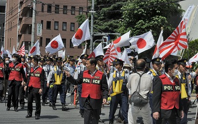 【悲報】スイス人が“日本人”をモデルにして作ったケーキ、限界突破ｗｗｗｗ
 | やっちまった速報(ピックアップ4)