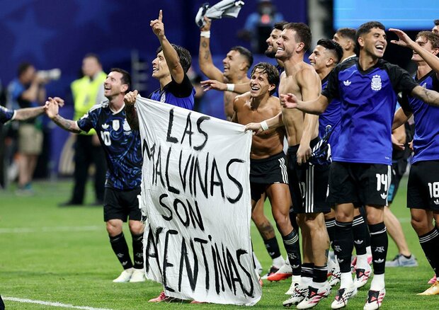 FIFA『アルゼンチンに有利な判定しかしません。アルゼンチンが勝った瞬間審判が大喜びします。』←なにこれ？ | FIFA『アルゼンチンに有利な判定しかしません。アルゼンチンが勝った瞬間審判が大喜びします。』←なにこれ？ | FIFA『アルゼンチンに有利な判定しかしません。アルゼンチンが勝った瞬間審判が大喜びします。』←なにこれ？ | やっちまった速報(19005452840348_3)