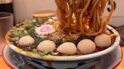 【悲報】Z世代、口の筋力が無さすぎて麺をすすれなくなる🍜 | やっちまった速報(24144504481099_1)
