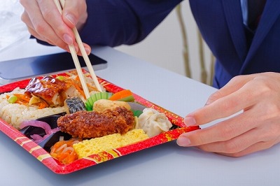【悲報】日本人のランチ代、443円で過去最高額wwwwwwwwwwwww | やっちまった速報(26083509191742_1)