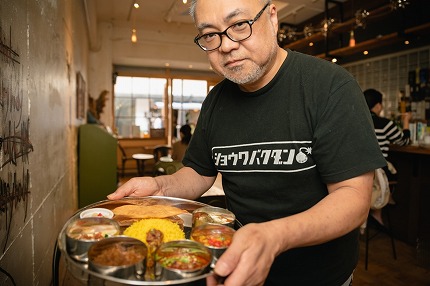 【悲報】カレー屋さん、ポスターに生成AIを使うもやっぱりむちゃくちゃ | やっちまった速報(画像27150524745521_1) 【悲報】カレー屋さん、ポスターに生成AIを使うもやっぱりむちゃくちゃ | やっちまった速報(画像27150524745521_1)