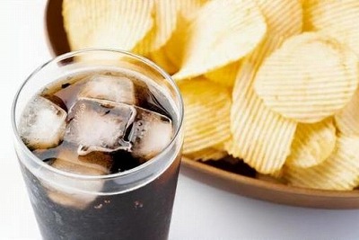 【朗報】医者「風邪をひいたときはコーラとポテチが効くぞ」ピザ男「ようやく日本は世界に追い付いた!」 | やっちまった速報(画像18093916777436_1) 【朗報】医者「風邪をひいたときはコーラとポテチが効くぞ」ピザ男「ようやく日本は世界に追い付いた!」 | やっちまった速報(画像18093916777436_1)